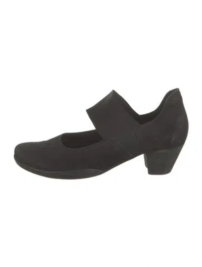 Pre-owned Arche Suede Pumps In Black