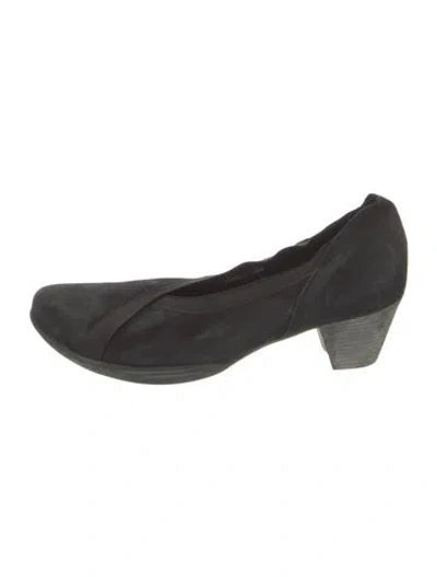 Pre-owned Arche Suede Pumps In Black