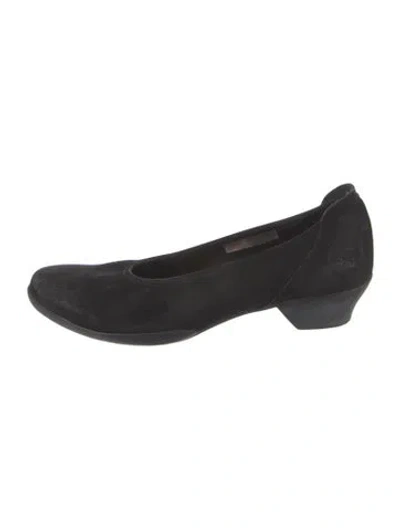 Pre-owned Arche Suede Pumps In Black