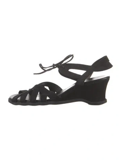 Pre-owned Arche Suede Pumps In Black