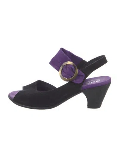 Pre-owned Arche Suede Pumps In Black
