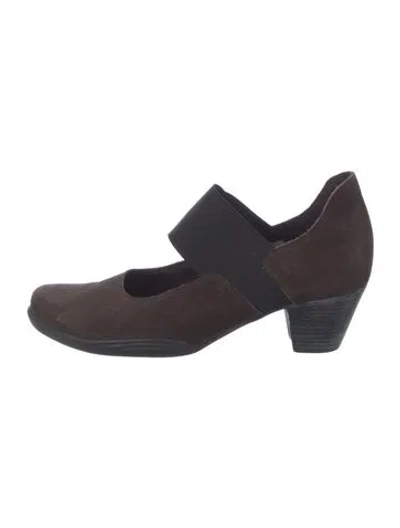 Pre-owned Arche Suede Pumps In Brown