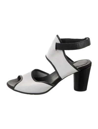 Pre-owned Arche Suede Sandals In Gray