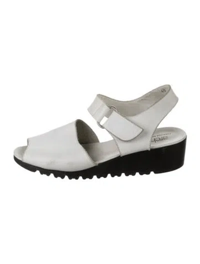 Pre-owned Arche Suede Sandals In White