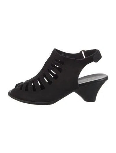 Pre-owned Arche Suede Slingback Pumps In Black