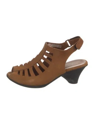 Pre-owned Arche Suede Slingback Sandals In Brown