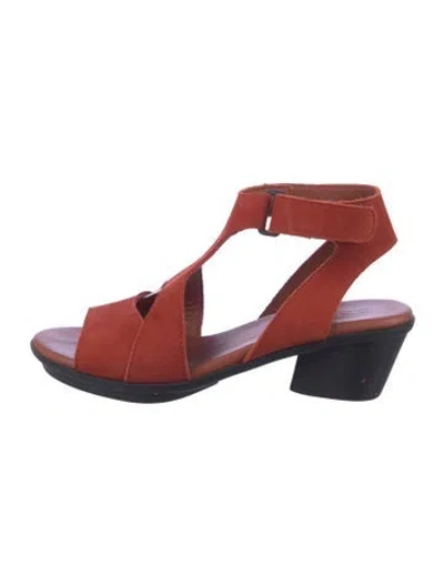 Pre-owned Arche Suede T-strap Sandals In Red