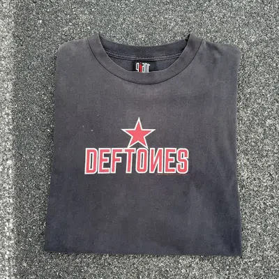 Pre-owned Archival Clothing X Avant Garde Vintage 90's Deftones “soviet Star” Faded Euro Band Tee In Black