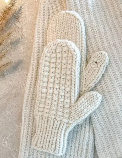 Archive Knitwear The Hoxton Mittens In Ivory In Beige