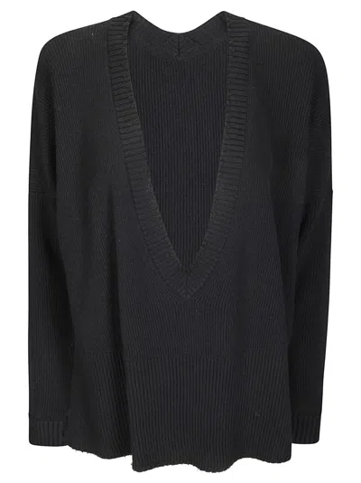 Archiviob Fitted V-neck Sweater In Luxurious Merino Wool In Black