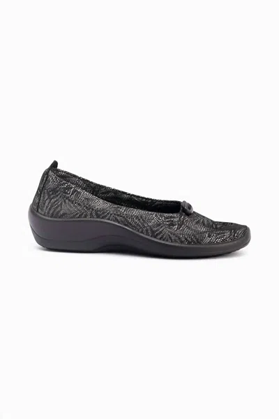 Arcopedico Women's Cabrera Flat In Black Palm In Multi