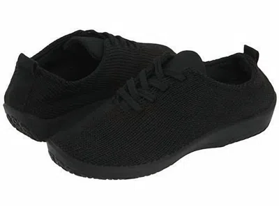 ARCOPEDICO WOMEN'S LS LACE-UP IN BLACK