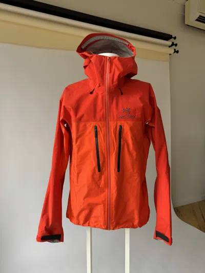 Pre-owned Arc'teryx Alpha Ar - Red