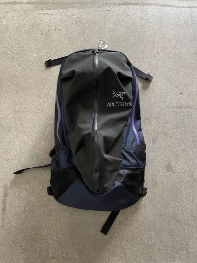 Pre-owned Arc'teryx Arro 22 Backpack In Black