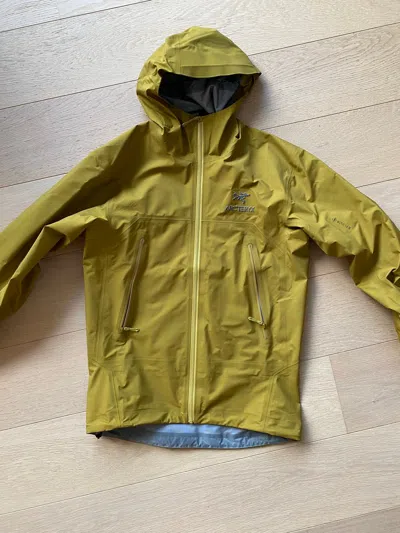 Pre-owned Arc'teryx Beta 3l Goretex Jacket In Yellow