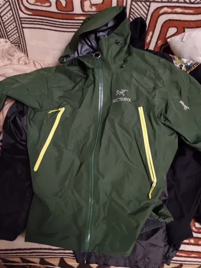 Pre-owned Arc'teryx Light Jacket In Green