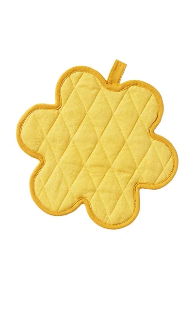 Areaware Serving Friends Pot Holder In Yellow