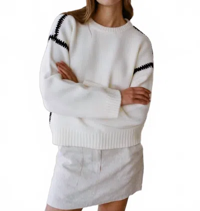 A.ren Crewneck Sweater With Side Stitching In White/black