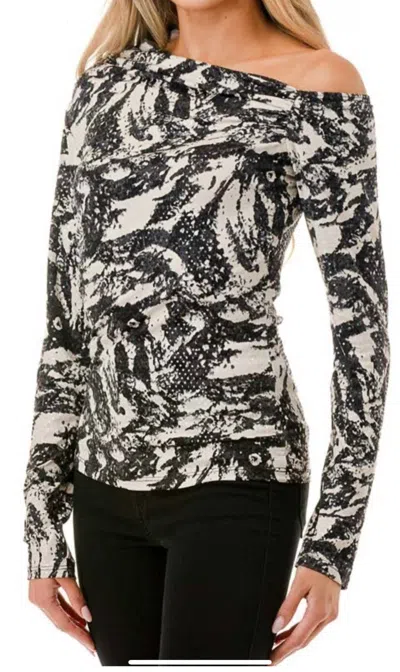 Ariella Open Shoulder Ruch Detail Top In White/black