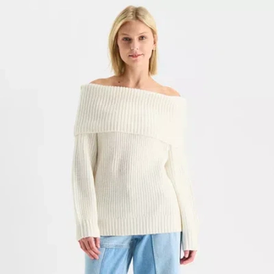 Arizona Juniors Womens Straight Neck Long Sleeve Pullover Sweater In White