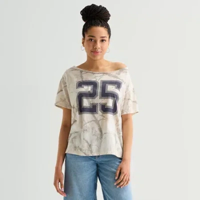 Arizona Womens Juniors Asymmetrical Neck Short Sleeve Regular Fit Graphic T-shirt In White