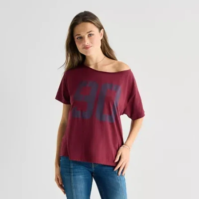 Arizona Womens Juniors Crew Neck Short Sleeve Regular Fit Graphic T-shirt In Burgundy