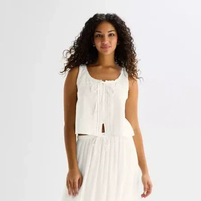Arizona Womens Juniors Round Neck Sleeveless Peplum Top In White