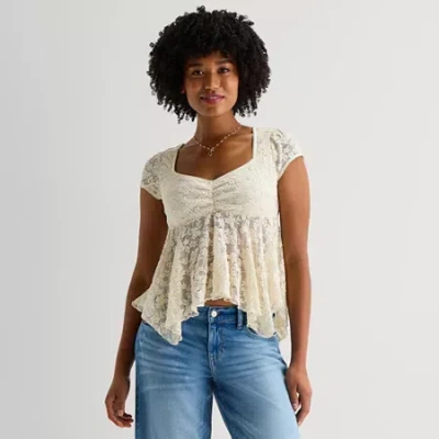 Arizona Womens Juniors Short Sleeve Babydoll Top In White