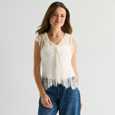 Arizona Womens Juniors Short Sleeve Babydoll Top In White