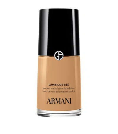 Armani Collezioni Luminous Silk Foundation