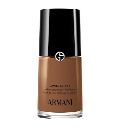 Armani Collezioni Luminous Silk Foundation