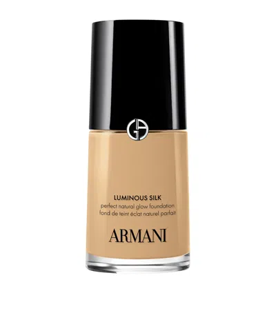Armani Collezioni Luminous Silk Foundation
