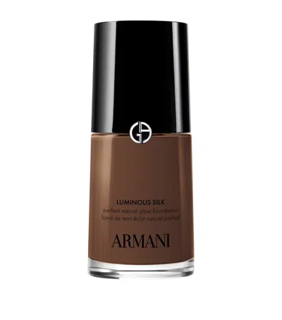 Armani Collezioni Luminous Silk Foundation