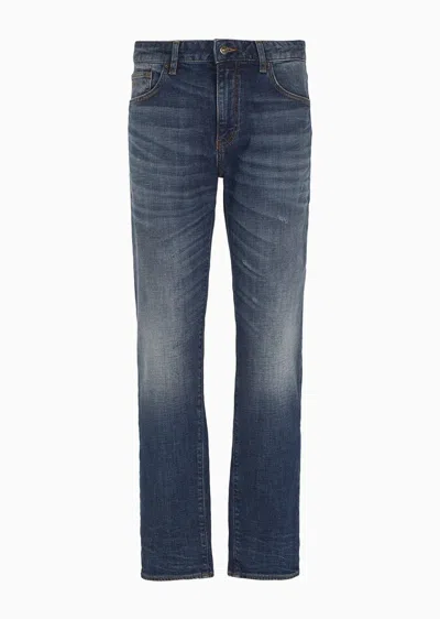 Armani Exchange 男士刺绣logo棉质舒适百搭直筒厚实休闲牛仔长裤 In Blue