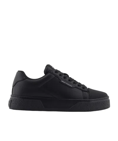 Armani Exchange Round Toe Low Top Sneakers In Black