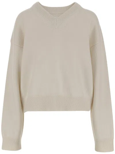 ARMARIUM STRETCH V-NECK CASHMERE SWEATER