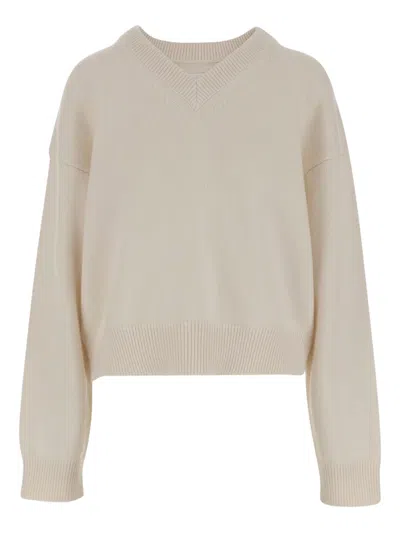 ARMARIUM V-NECK SWEATER