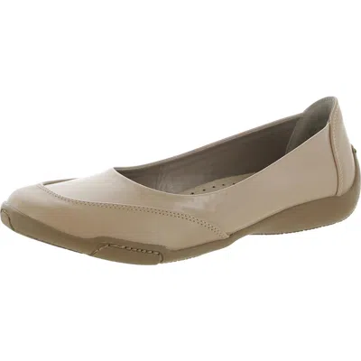 Array Cascade Womens Slip On Flats In Sand