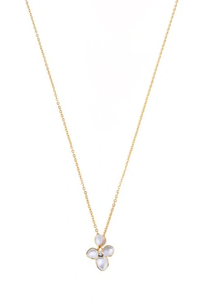 Arte Nova Jewellery White Flower I Necklace In Gold