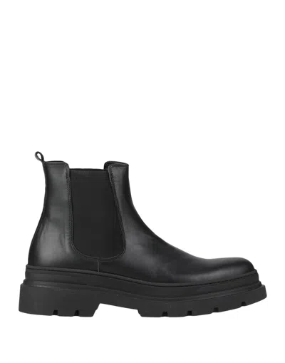 Artigiani Aurelio Giocondi Ankle Boots In Black