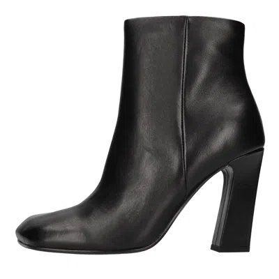 Ash Boots In Black
