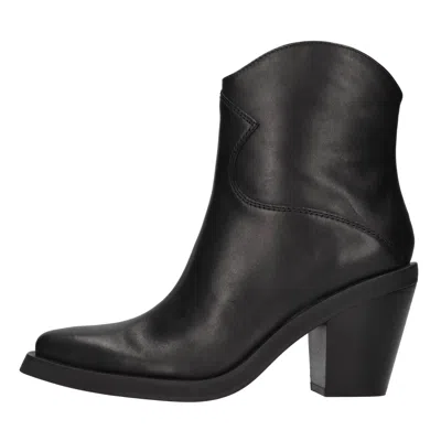 Ash Boots In Black