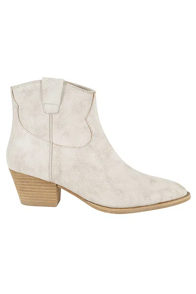 Ash Interceptor In White Suede