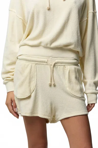 Asher Hazel Relaxed Shorts In Afterglow In White