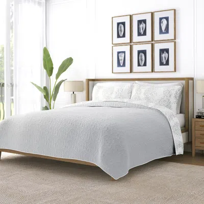 Ashley Ienjoy Home All Season 3 Piece King/california King Distressed Damask Reversible Quilt Set With Sham In Gray