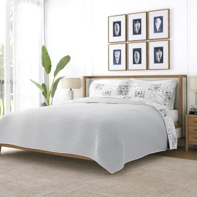 Ashley Ienjoy Home All Season 3 Piece King/california King Scrolled Patchwork Reversible Quilt Set With Sha In Gray