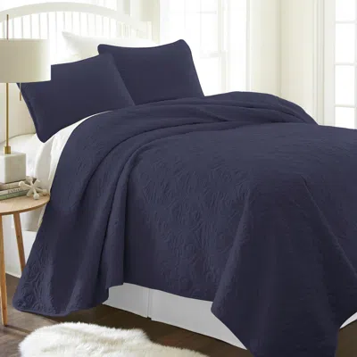 Ashley Ienjoy Home Damask Patterned King/california King Quilted Coverlet Set In Blue