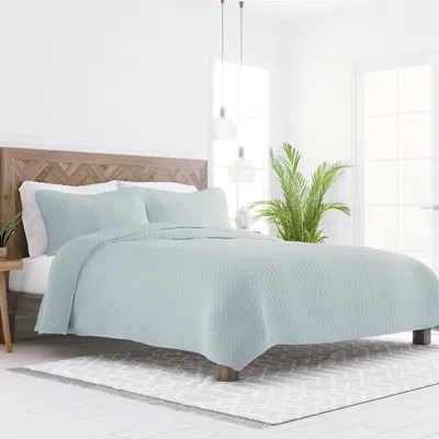 Ashley Ienjoy Home Herring Patterned King/california King Quilted Coverlet Set In Blue