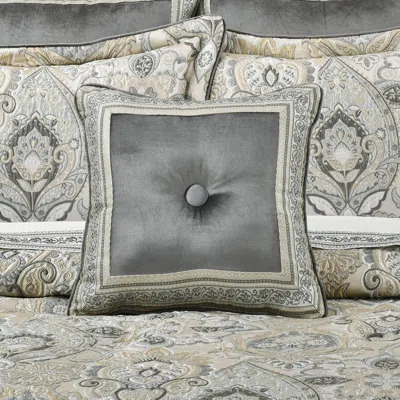 Ashley J. Queen New York Annabelle 18" Throw Pillow In Silver