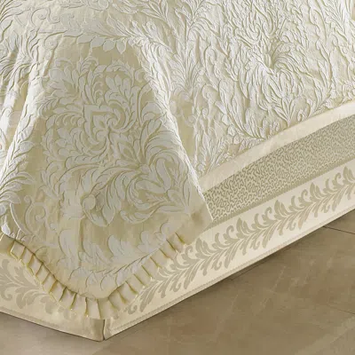 Ashley J. Queen New York Marquis 4-piece Comforter Set In White